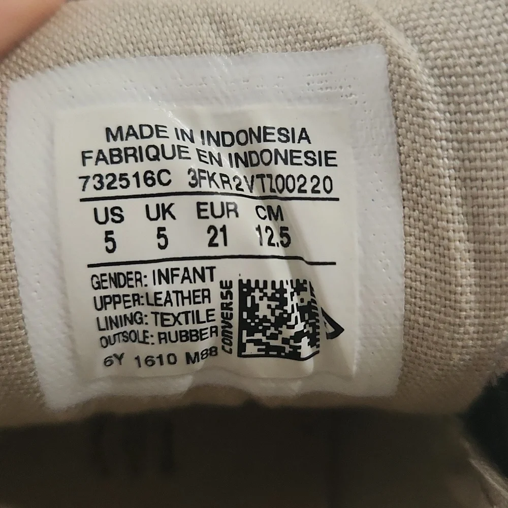 Converse Toddler Size 5 Leather Shoes
